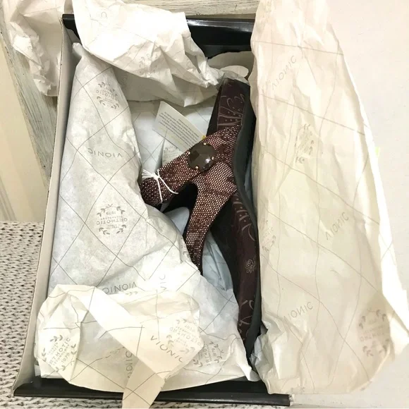 NIB Vionic Cocoa Sandals in Bronze Snake - Picture 3 of 16